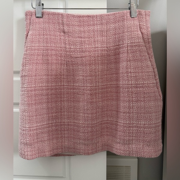 Aritzia Dresses & Skirts - NWOT Aritzia Babaton Mini Skirt In Colour Pink. Size 8.